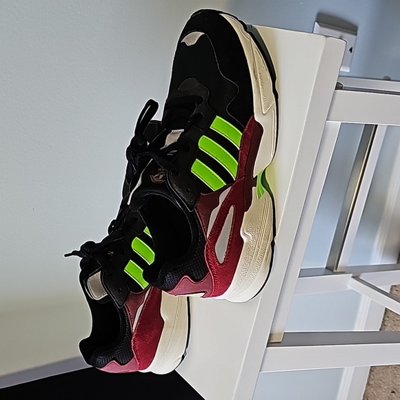 Shoes - Picture 3 of 4